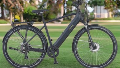 Prophete Entdecker 2.0 Trekking E-Bike Test - komplette Seitenansicht mit Vollausstattung, hydraulischen Scheibenbremsen und integriertem Akku
