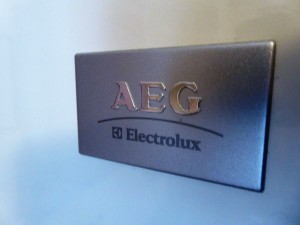 AEG Logo auf Kühlschrank