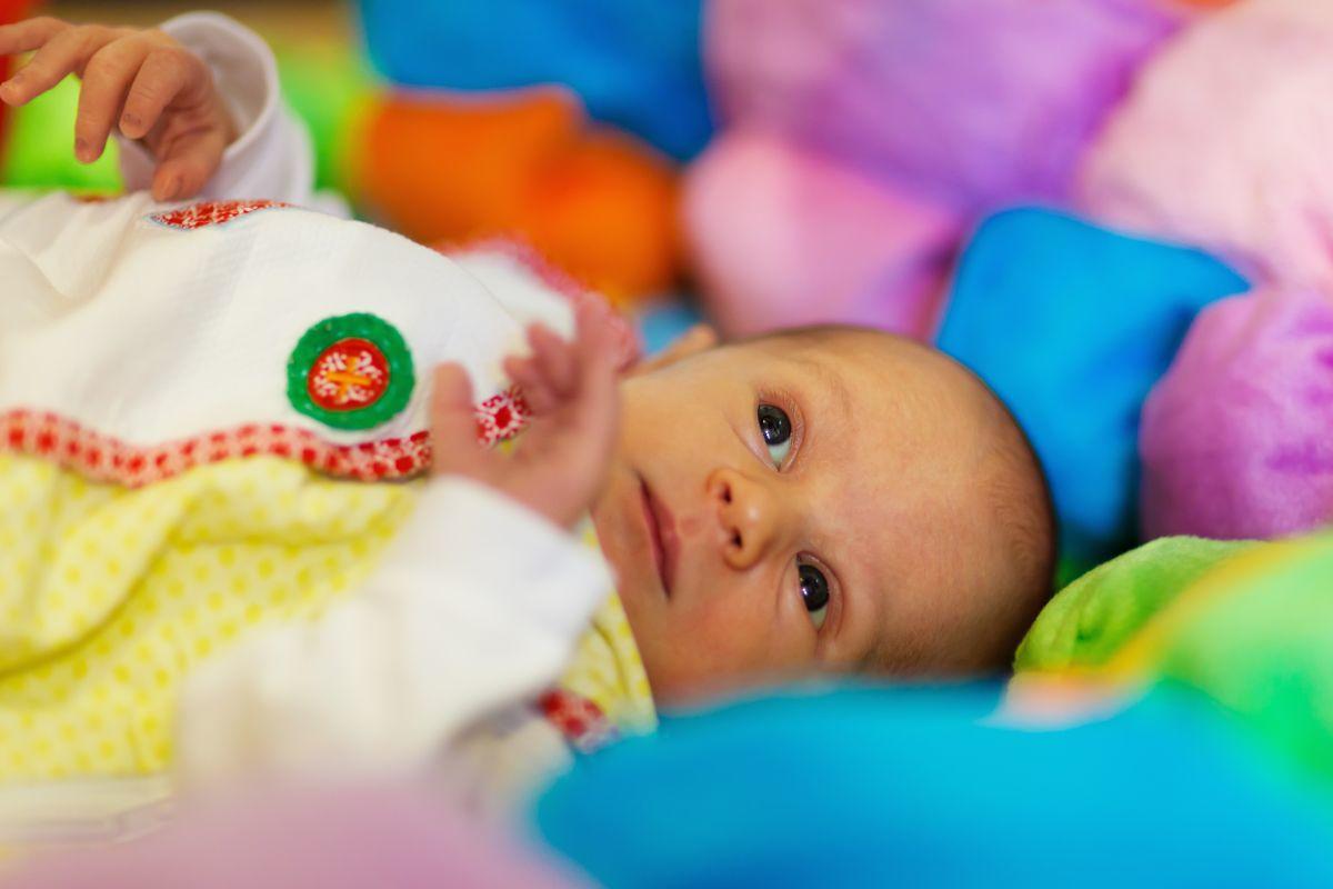 Cuddle Bug: elastisches Tragetuch für Neugeborene und Babys