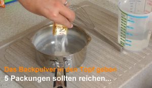 Backpulver in Topf geben