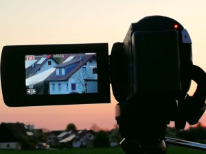 Camcorder beim Filmen eines Sonnenuntergangs