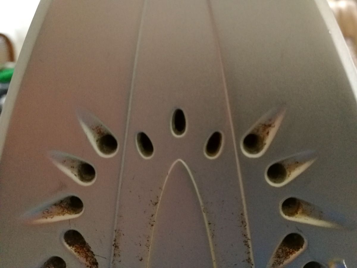 Die Dampfdüsen für das Bügeln mit Dampf