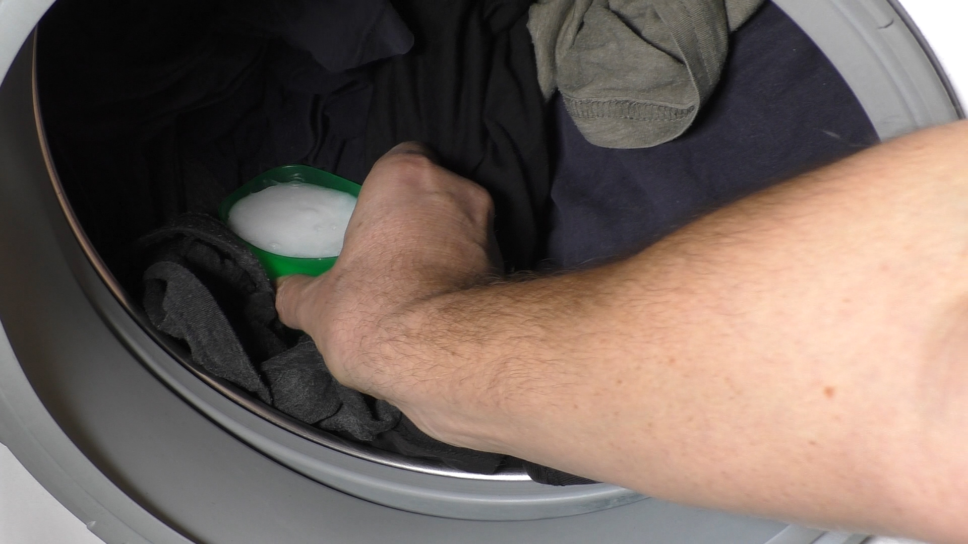 Genialer Trick: Nachhaltig Wäsche waschen mit umweltfreundlichem Flüssigwaschmittel