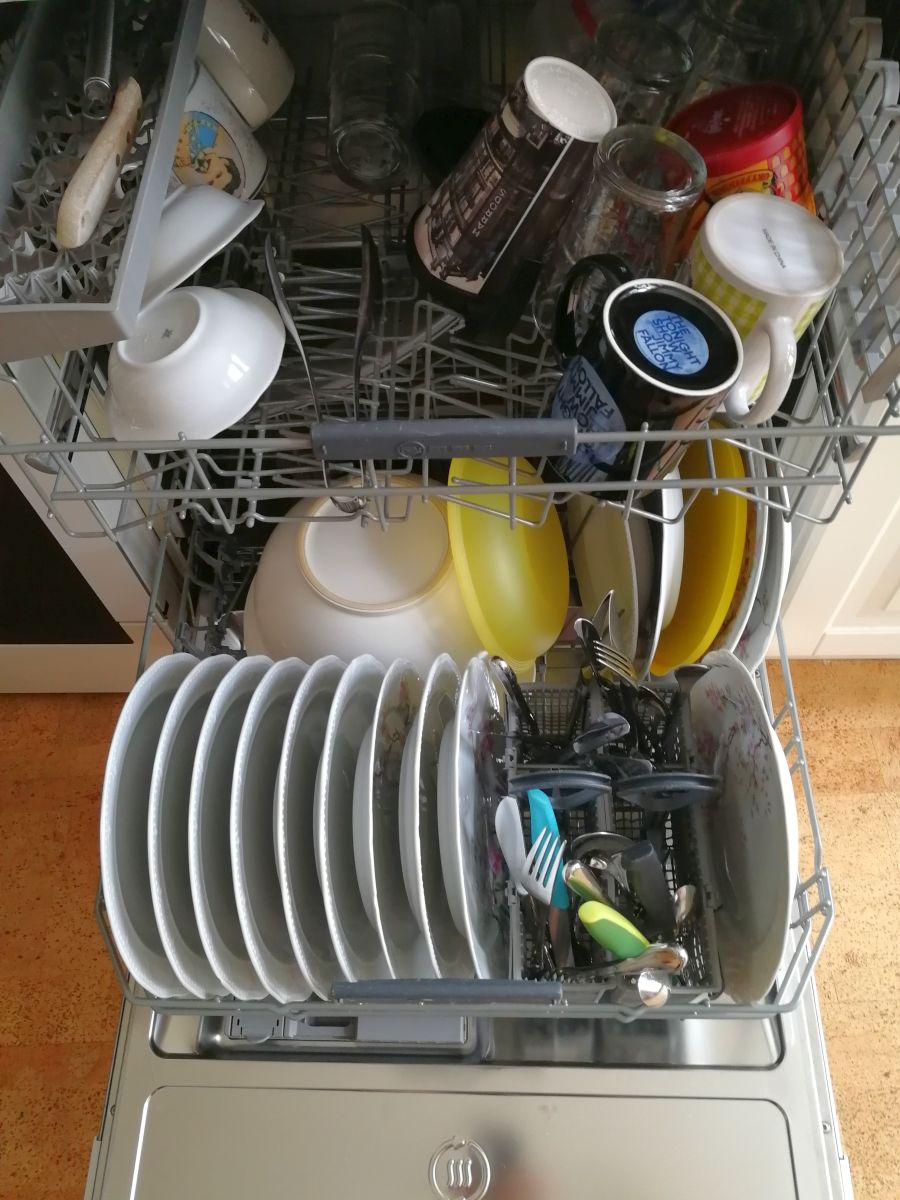 Spülmaschine reinigen: Was tun wenn mein Geschirrspüler stinkt?
