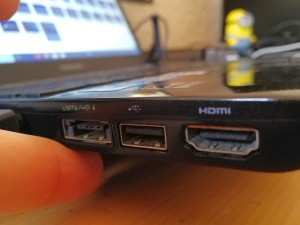 Anschlüsse am Laptop: HDMI und USB