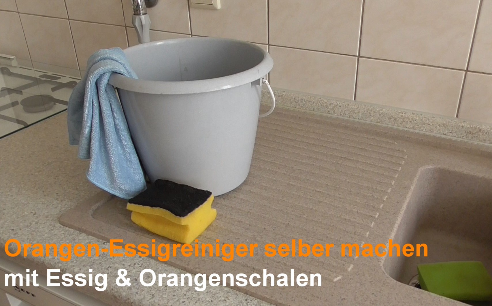 Orangen-Essigreiniger selber machen -  mit den Hausmitteln Orangenschalen & Essig zum natürlichen Putzmittel