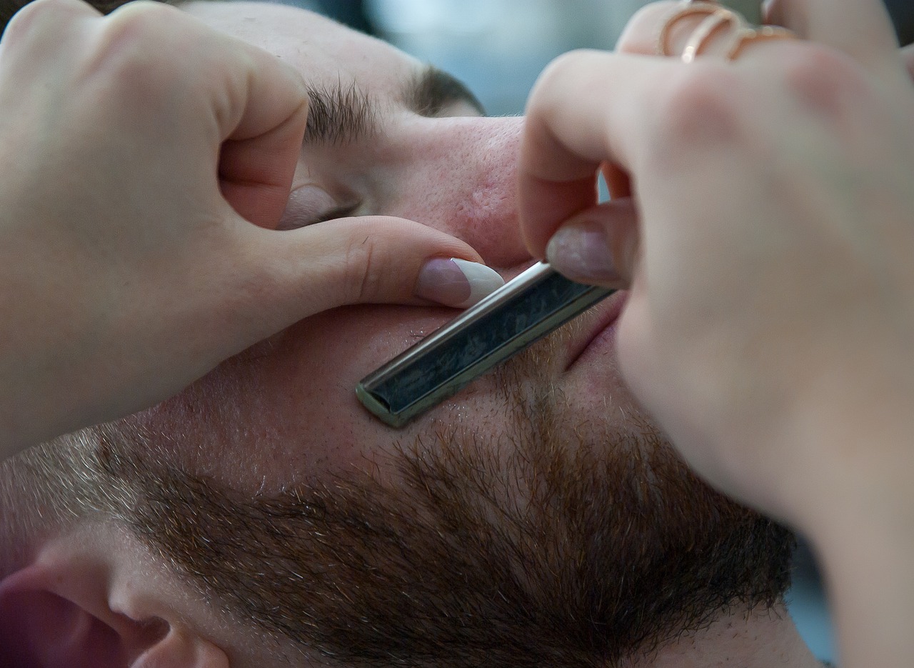 Die perfekte elektrische Rasur: fünf Tipps für den Umgang mit dem Elektrorasierer
